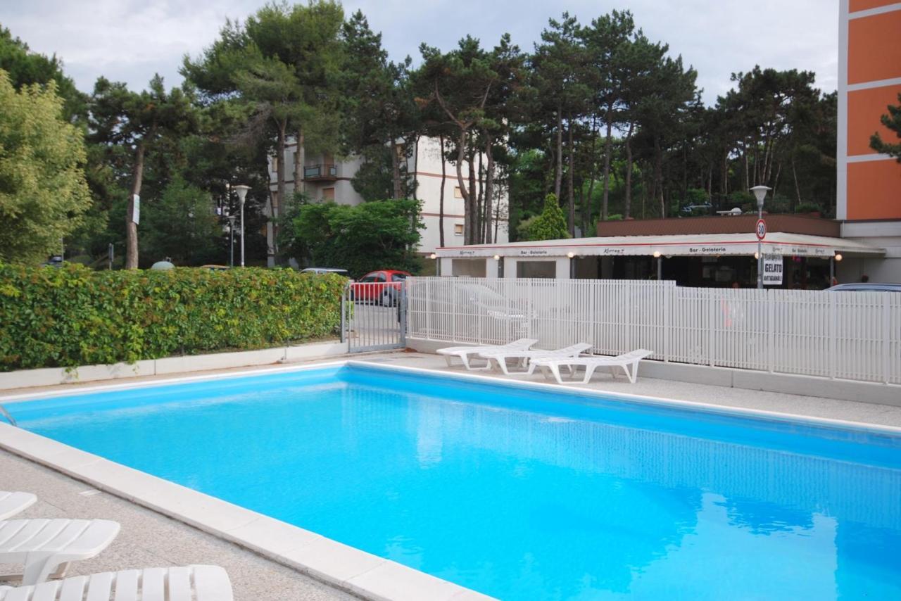 Residenza Alisei Apartment Lignano Sabbiadoro Exterior photo